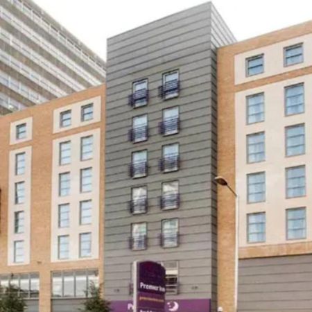 Modern En-Suite Near Croydon Town Centre And Metro Line Dış mekan fotoğraf